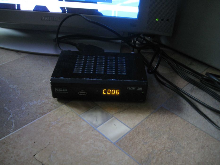 Продавам цифров декодер NEO DVBT-2200