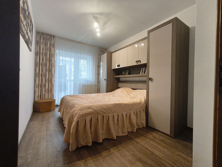 Vând apartament cu 3 camera Strada Privighetorii