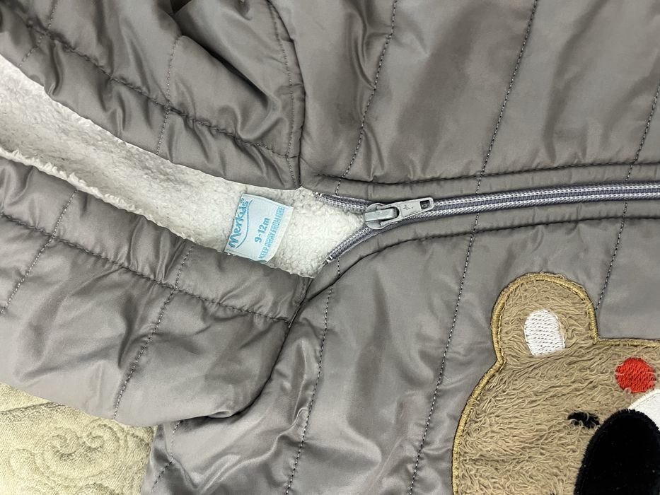 Продам детская куртка . 9 - 12 мес