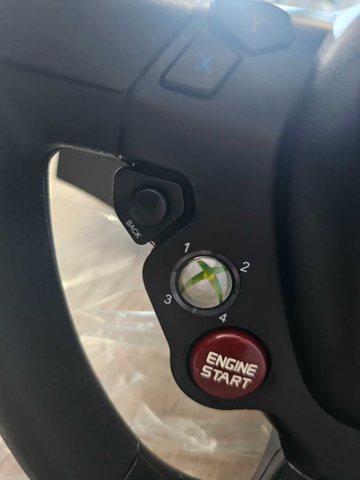 Volan Ferrari si pedale compatibil cu Xbox360