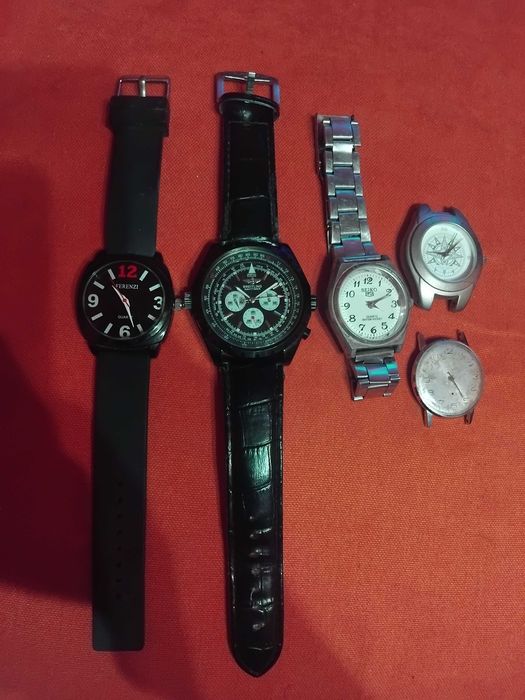 Лот часовници пет броя