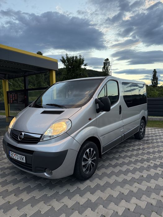 Opel Vivaro 8+1  |  2.0 CDTI