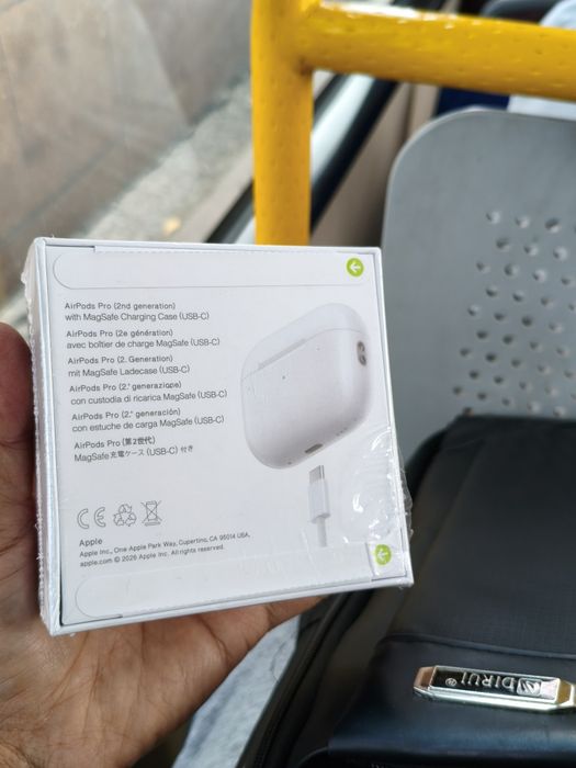 Новые наушники Airpods