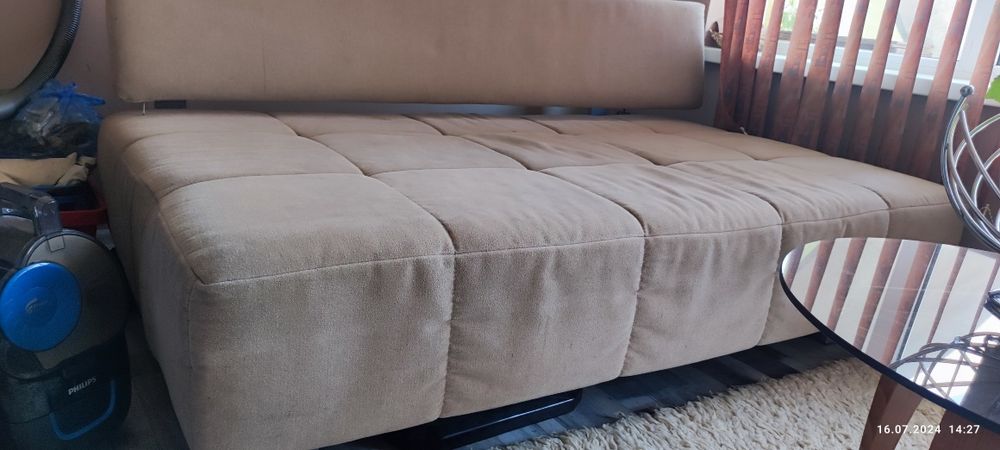 Диван,компактен с модерен дизайн