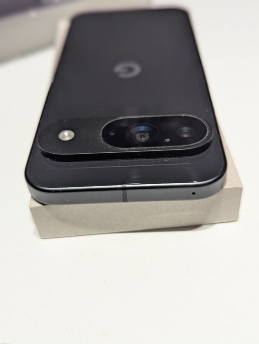 Телефон Google Pixel 9