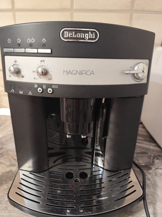 Vand espressor DeLonghi Magnifica