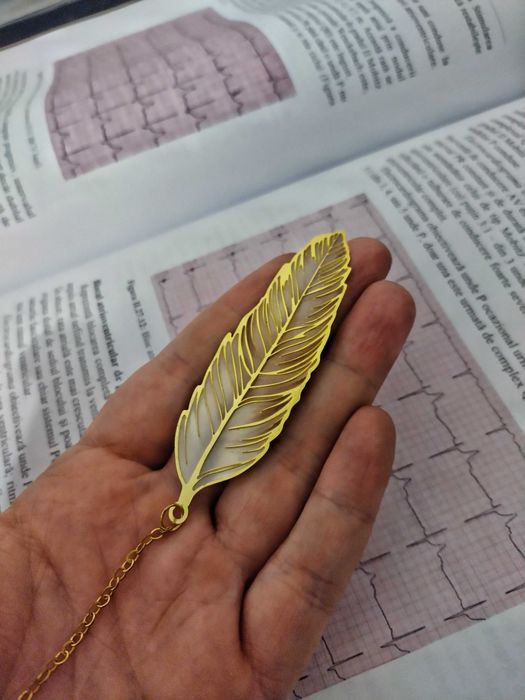 Semn de carte metalic premium cu pandantiv – Set 4 culori elegante