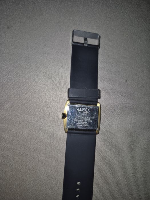 Стилен дамски часовник Alfex