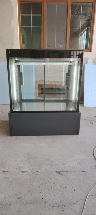 Кандитерский витринный холодильник