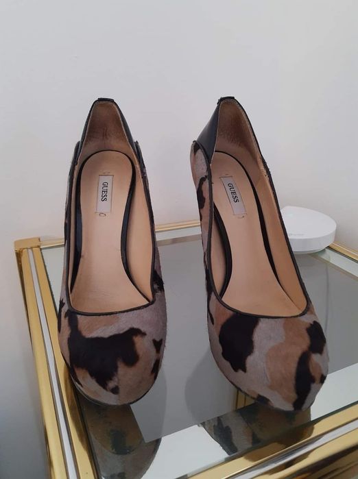 GUESS Оригинални Обувки Естествен косъм, 38 номер, Цена 50 лв.