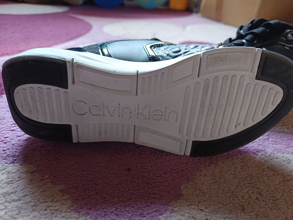 Продавам дамски обувки Kalvin Klein