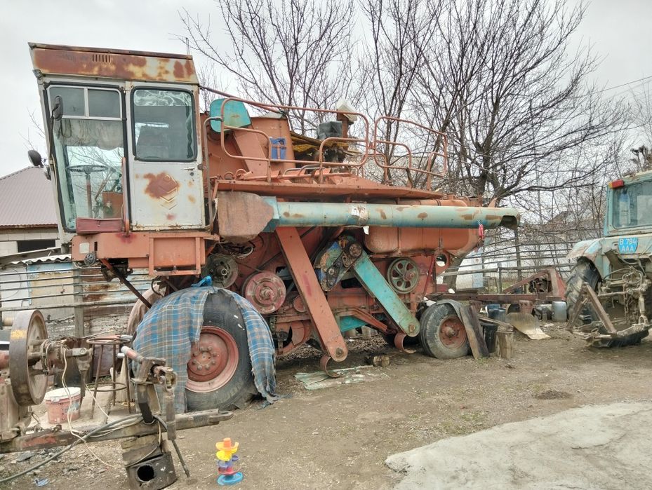 Продам  комбайн в норм состоянии