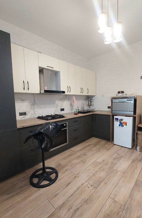 Aeroport tomonda 1 xonalik uy sotiladi