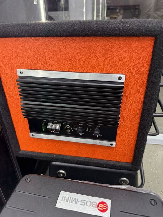 Продаю сабвуфер с усилителем