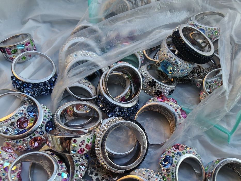 Продавам нови сребърни пръстени