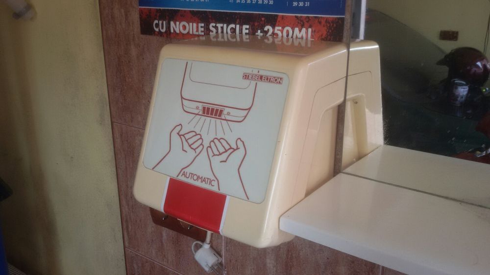 Uscator maini cu senzor