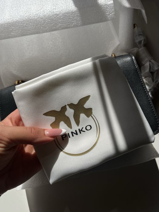 Дамска чанта PINKO Love Bag – черна със златиста верижка – НОВА