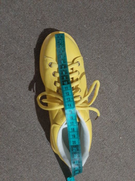 Продаются желтые кроссовки ,размер 37