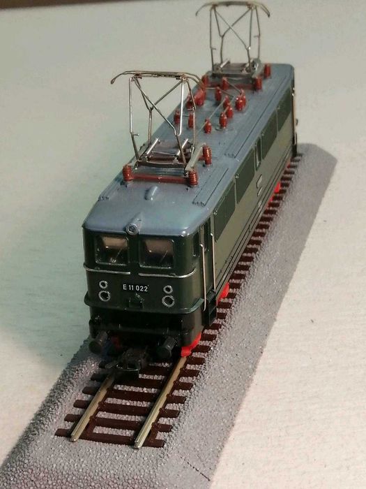 Locomotiva electrica E11  ,marca Piko scara ho