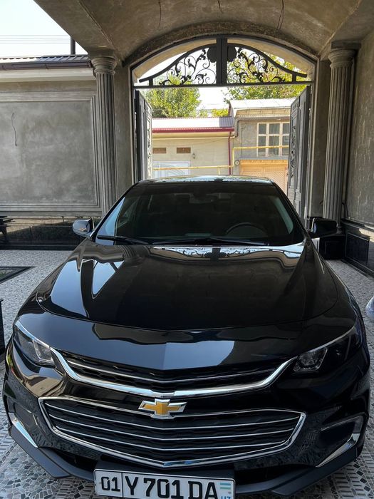 Malibu moshina sotiladi