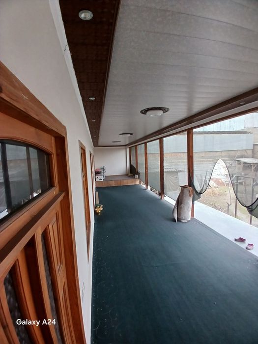 Ҳовли сотилади. 6 сотиҳ, 6 хона. 63000 ками бор