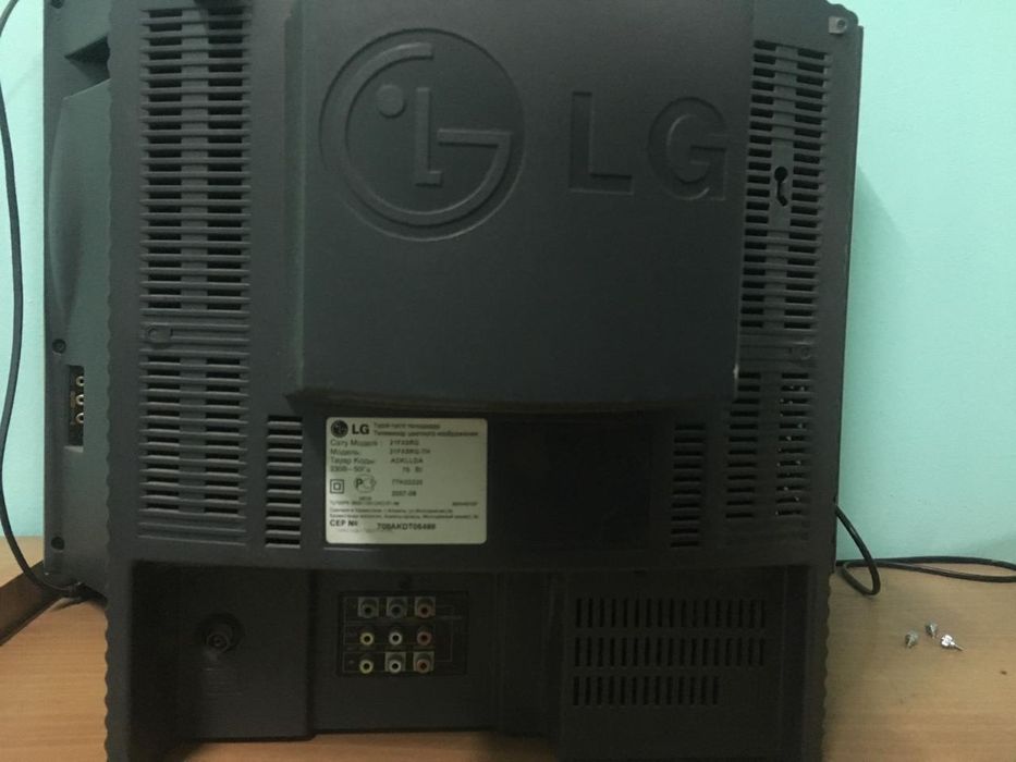 Продам телевизор с тумбой