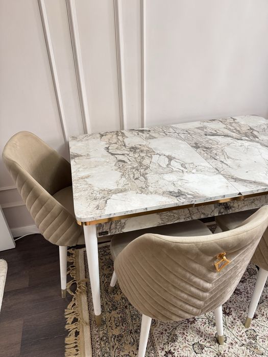 Продается Стол и стулья 6 штук (в идеале)