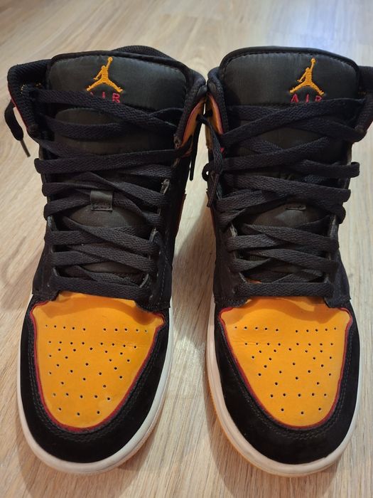 Vând Jordan 1 mid