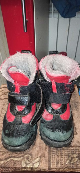 Отдам бесплатно зимние ботинки 34 размер