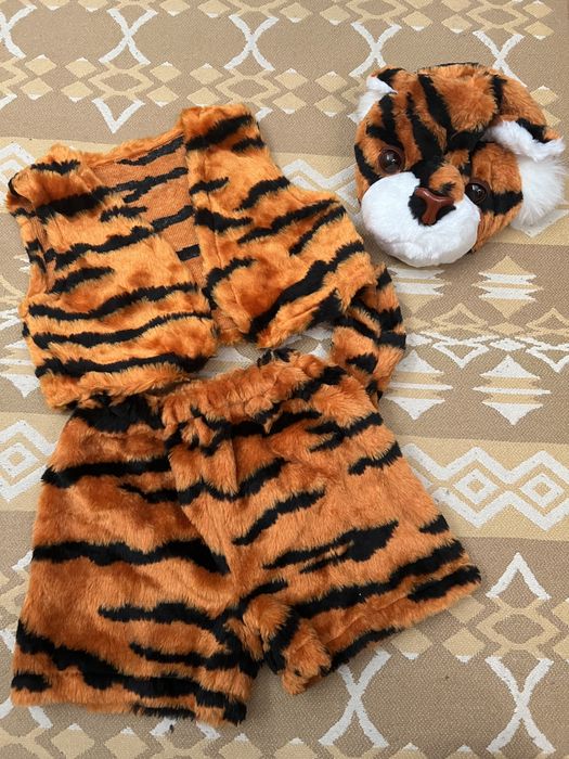 Продам карнавальные новогодние костюмы