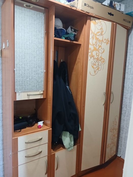 Продам  для прихожей  шкаф