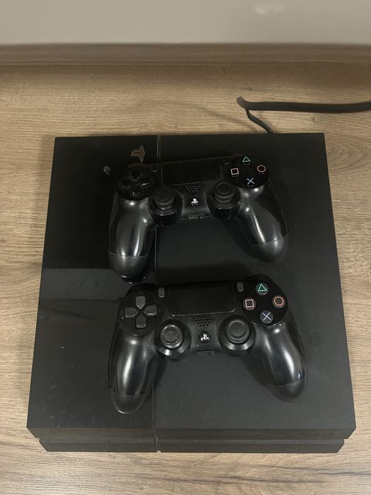Playstation 4 с два джойстика