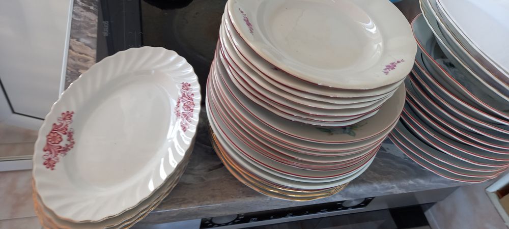 Порцеланов сервиз със супник