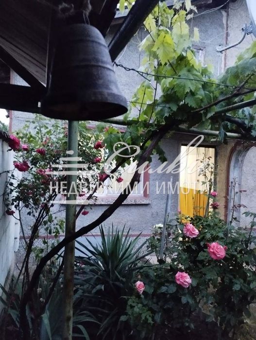 Двуетажна ТУХЛЕНА къща с ГАРАЖ - с. Мадара