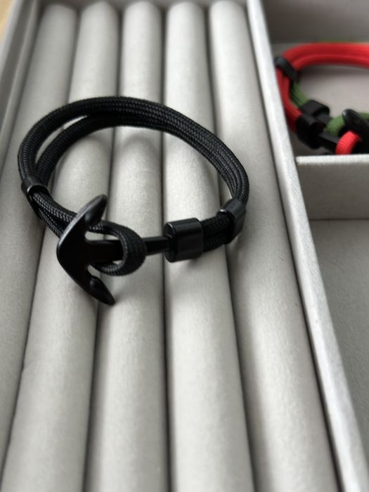 Гривни с котва / различни цветове /