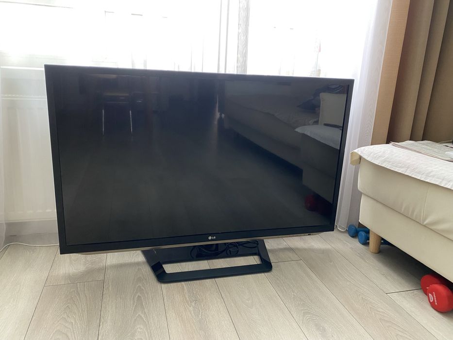 Телевизор LG черный