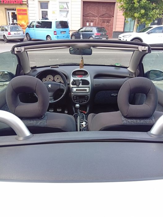 Peugeot 206 cc .