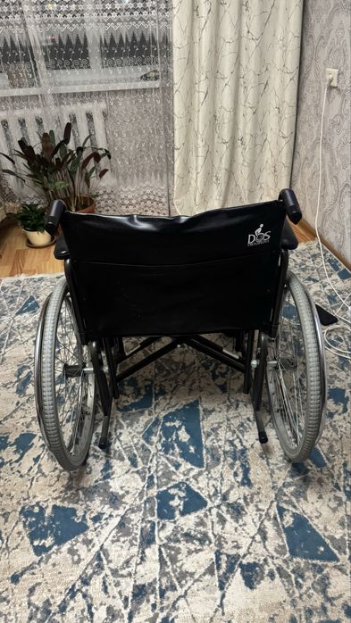 Продам инвалидную коляску