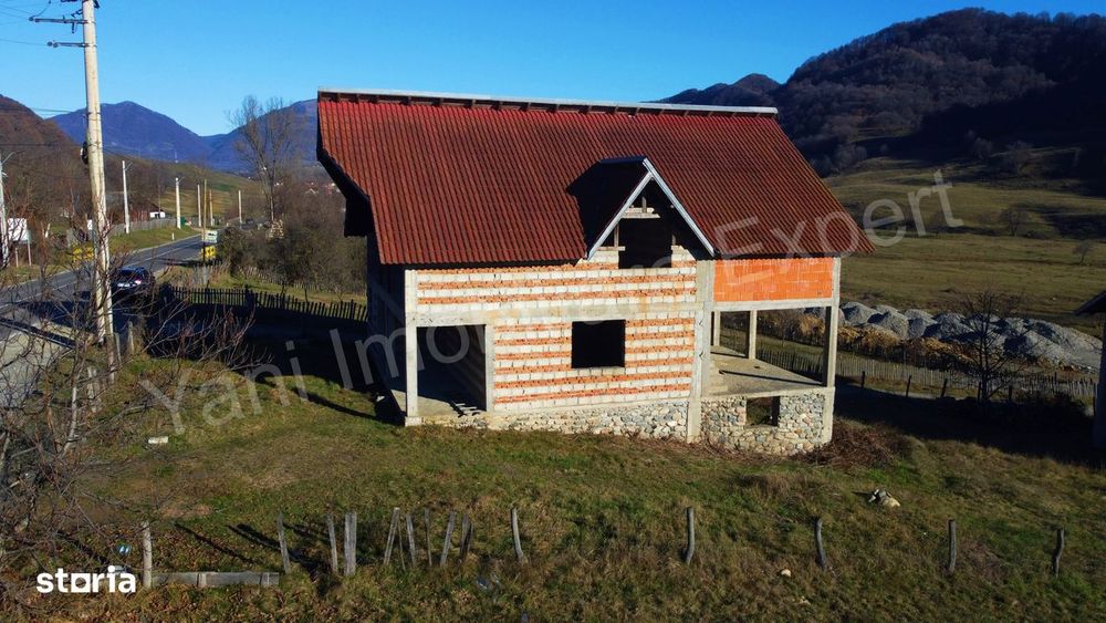 Casă de vânzare în comuna Corbeni, sat Oestii Ungureni, județ Argeș.