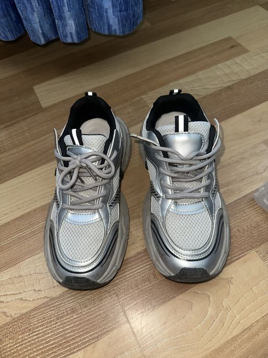 кроссовки женские