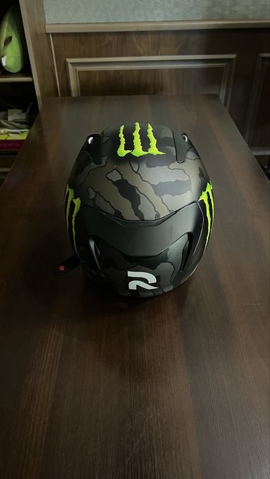 Мотошлем фирмы HJC rpha 11