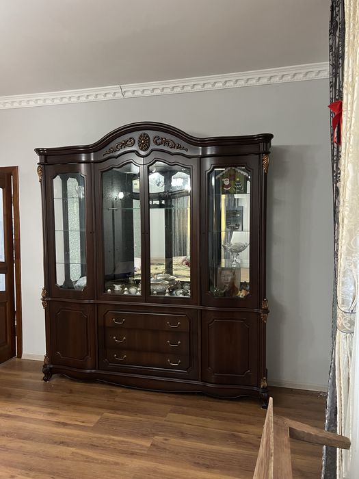 Продается сервант