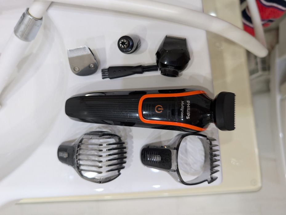 Vând Philips multigroom