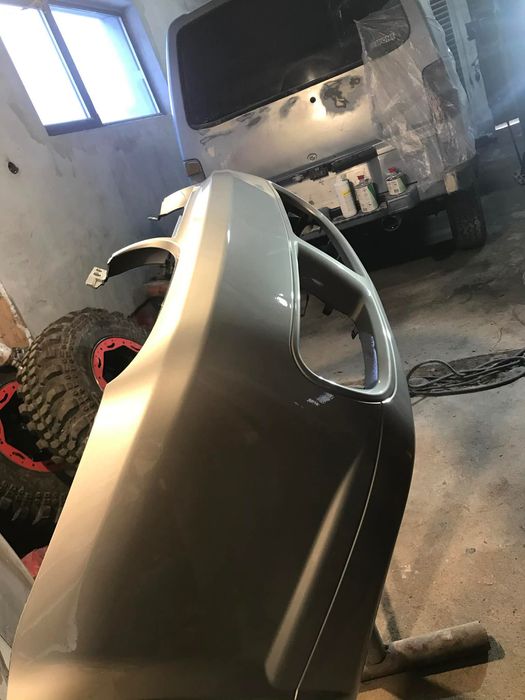 Продавам предна броня r32 броня за голф 4