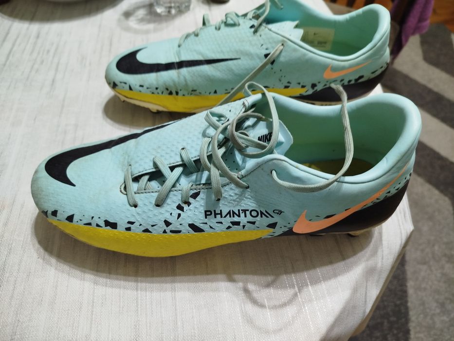 Бутони Nike PFANTOM.