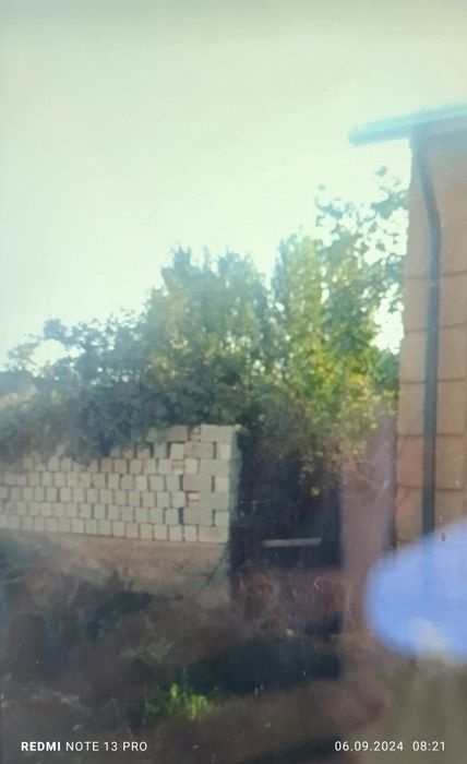 2 xonali. 6 sotixli uchaska sotiladi