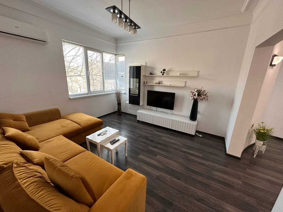 Тристаен апартамент - до хотел Черно море , пл. Севастопол