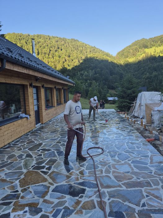 Vand si montez piatra naturala