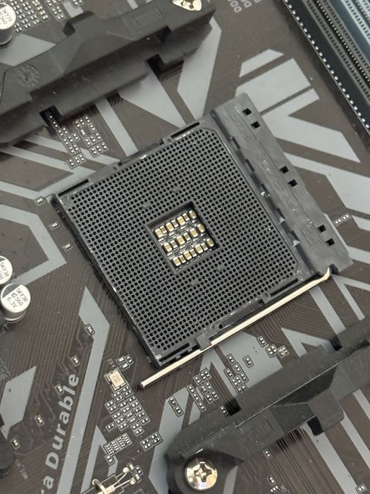 Gigabyte B450M DS3H – placă de bază funcțională