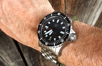 Helm Vanuatu 42mm Stainless Steel Automatic часовник